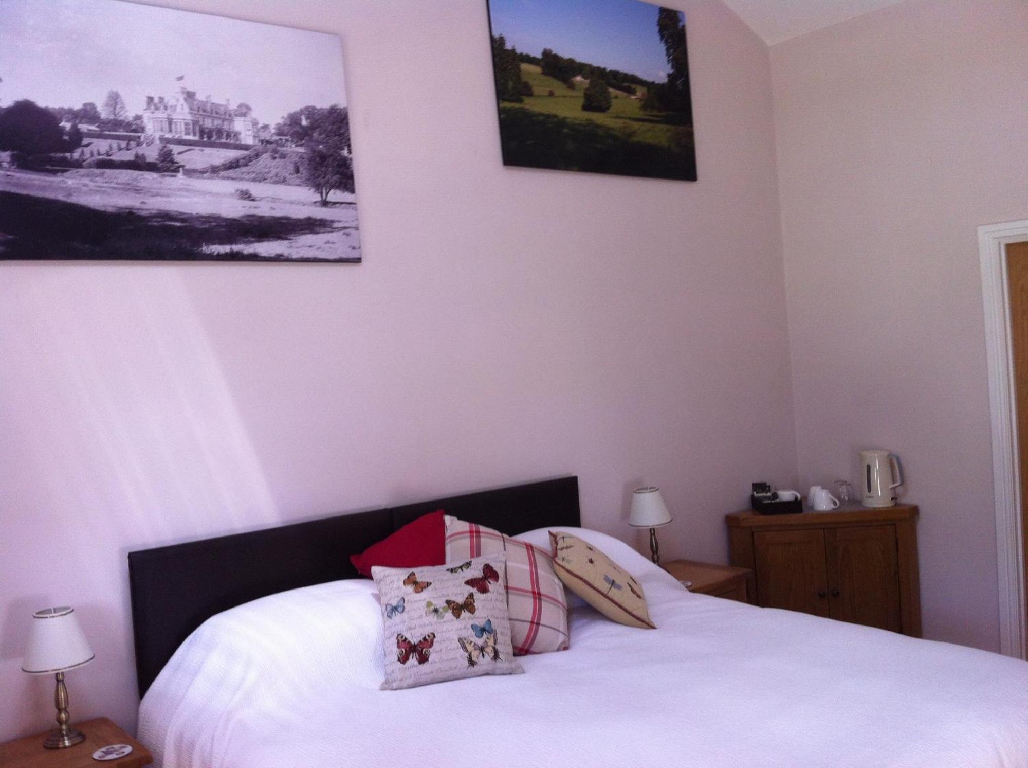 Burton Coggles The Cholmeley Arms B&B 외부 사진
