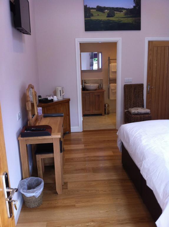 Burton Coggles The Cholmeley Arms B&B 외부 사진