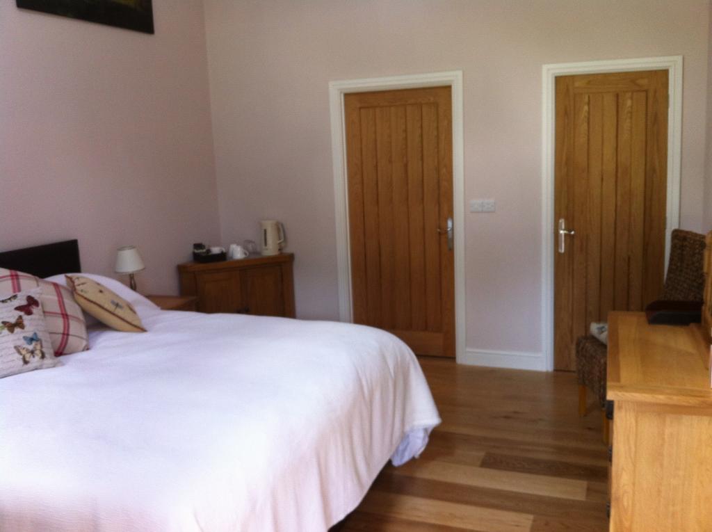 Burton Coggles The Cholmeley Arms B&B 객실 사진